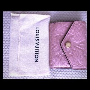 Louis Vuitton Zoe Wallet in Pink Poudre